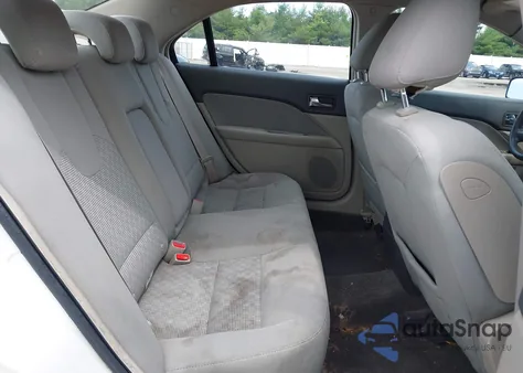 2010 Ford Fusion Se z USA, uszkodzony, nr VIN 3FAHP0HA3AR133645